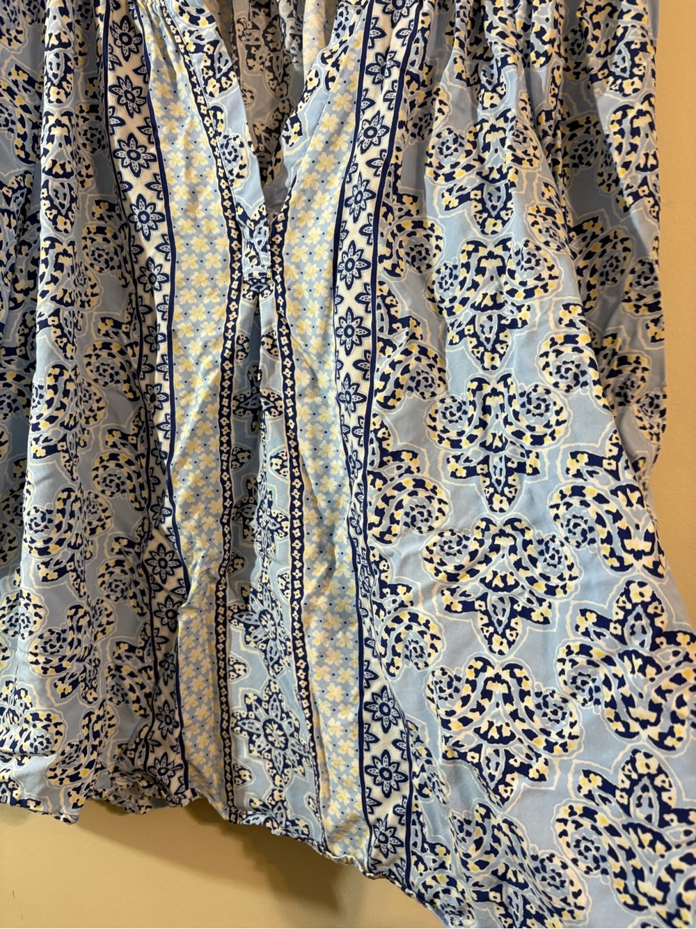 Crown & Ivy Peasant Top women’s medium split-neck smocked detailing
Blue Blouse - Picture 5 of 10